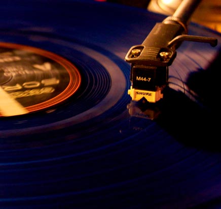 Resident vinyl manipulator "DJ 3pm" in action